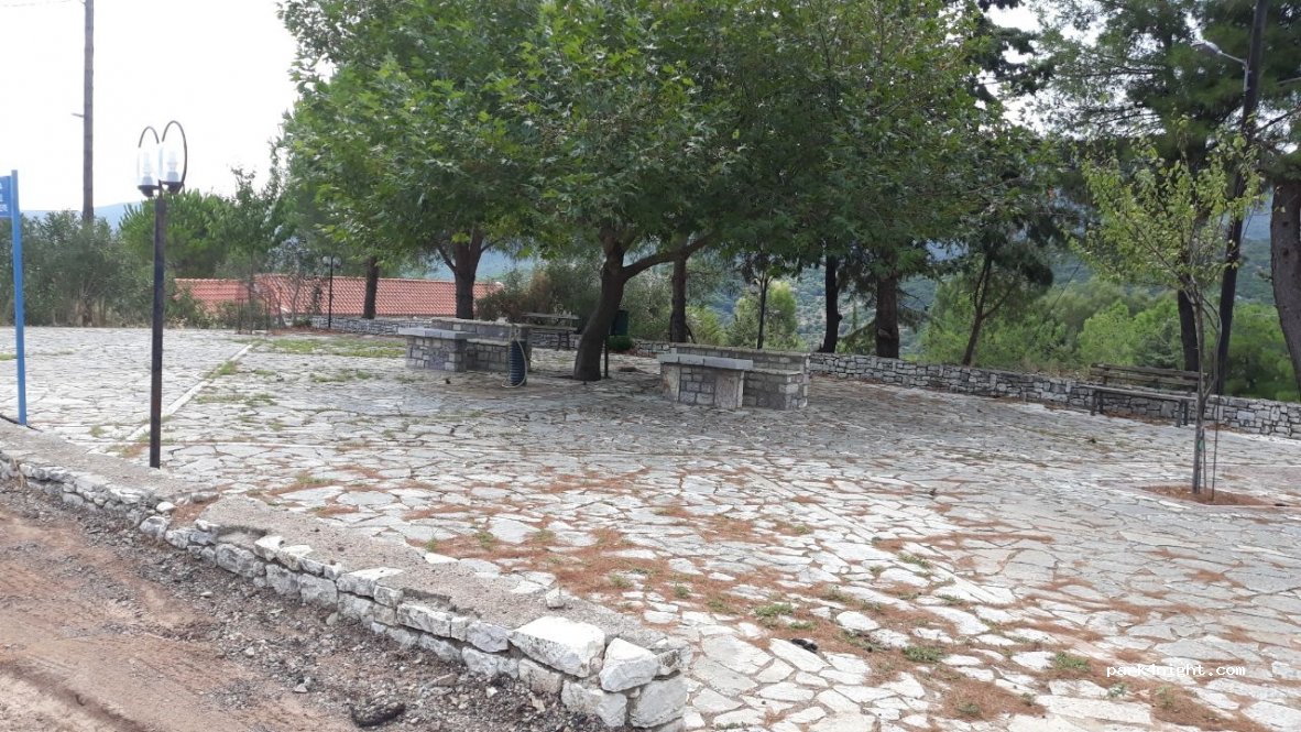 (240 13) - Eparchiaki Odos Lampainis-Mourgiatadas — foto 2