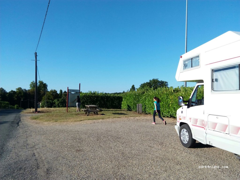 (33420) Naujan-et-Postiac - 220 Lafuge — foto