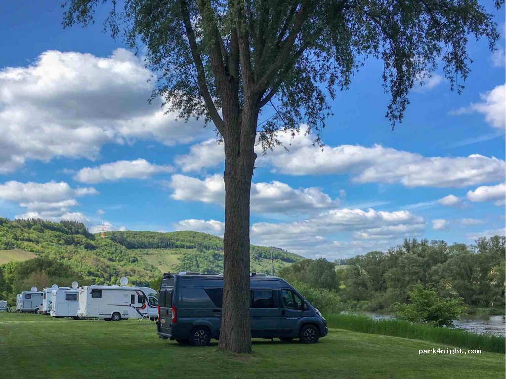 Wohnmobilstellplatz Reil Mosel — foto