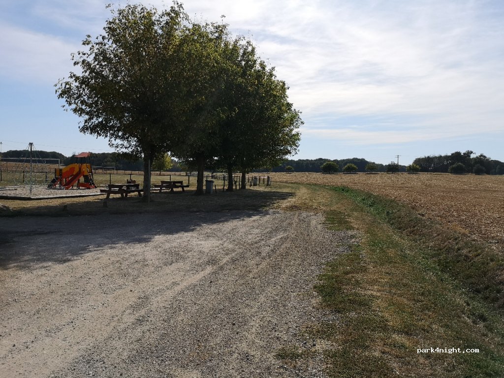 (89140) Saint-Sérotin - 11 Rue des Trois Marchais — foto