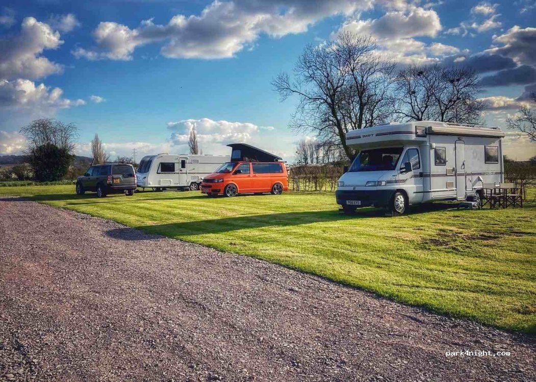 Tudor Caravan Park — foto 4