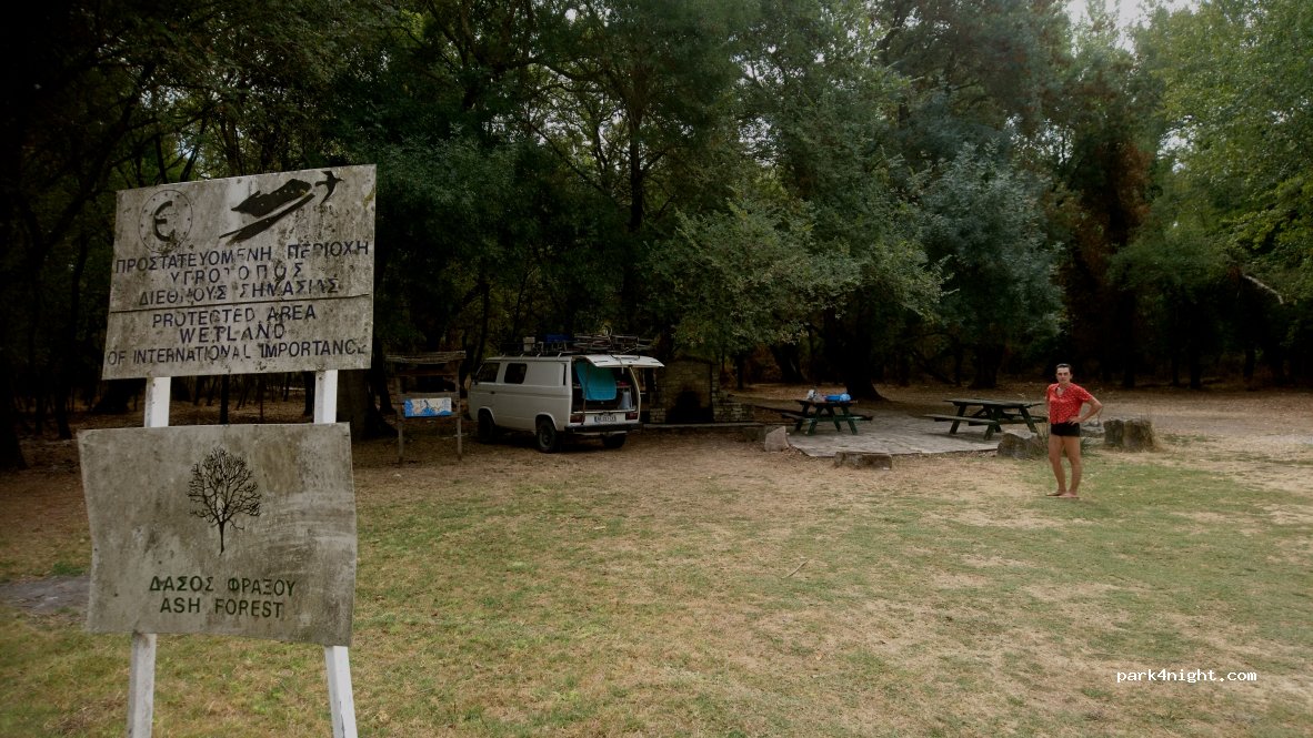 (300 01) Dasos Lesiniou, Iniades - Eparchiaki Odos Etolikou - Astakou — foto