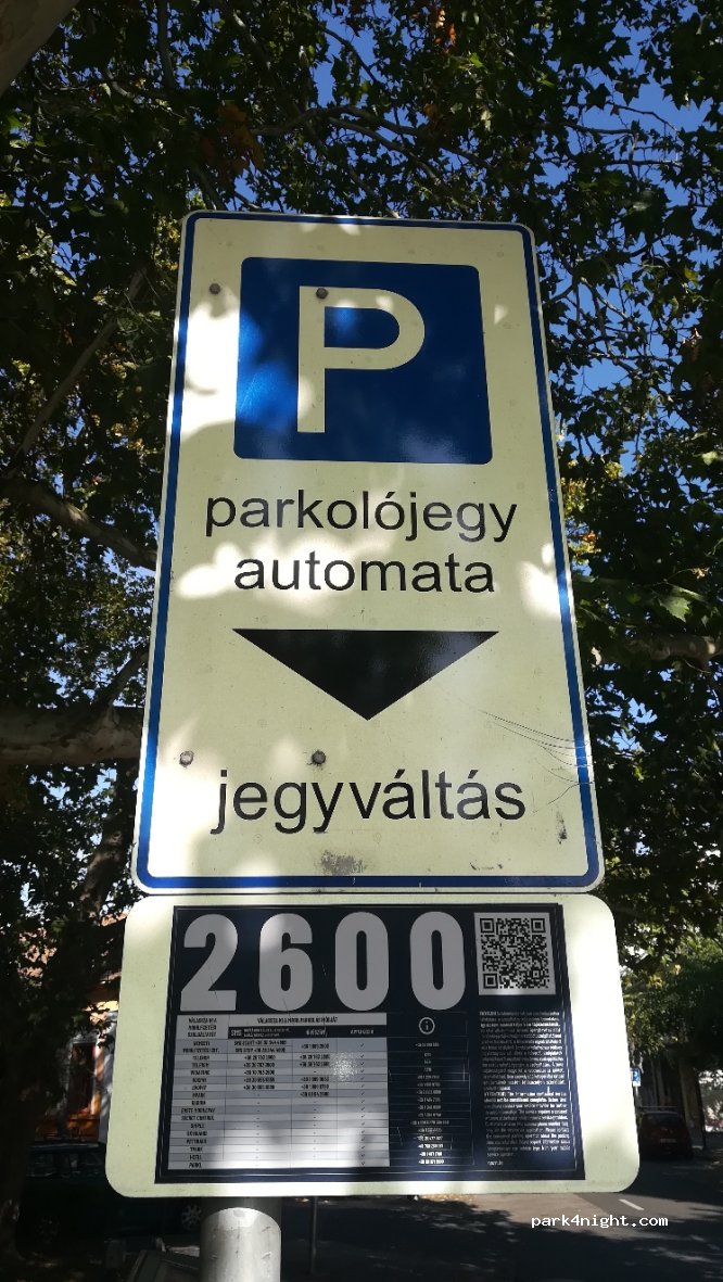 (2600) Vác - 4 Szentháromság tér — foto 3