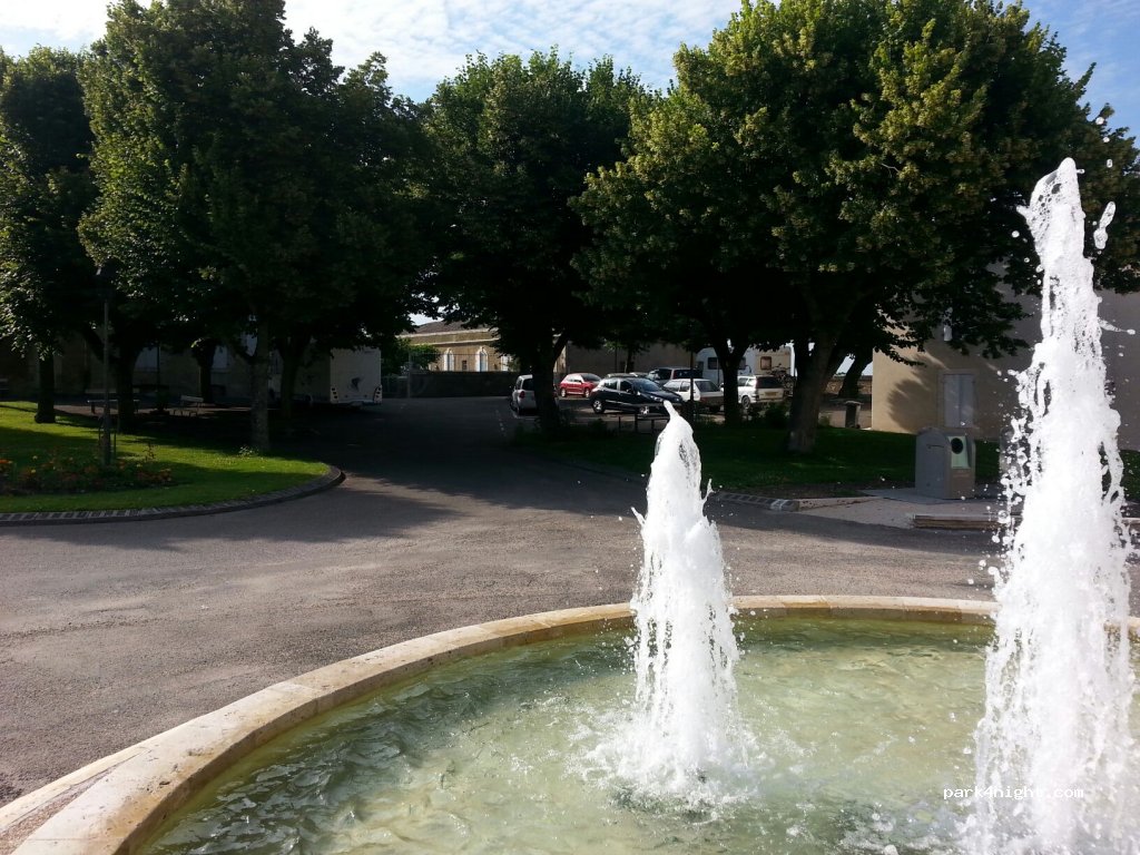 (32700) Lectoure - 1 Rue Saint-Esprit — foto