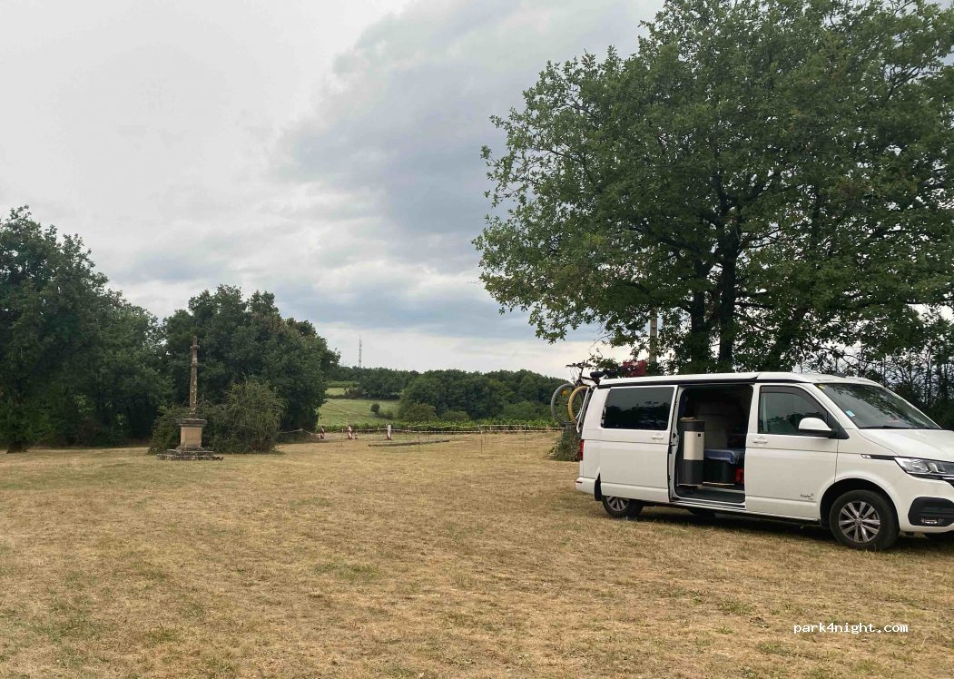 (71870) Hurigny - Rue du Stade — foto