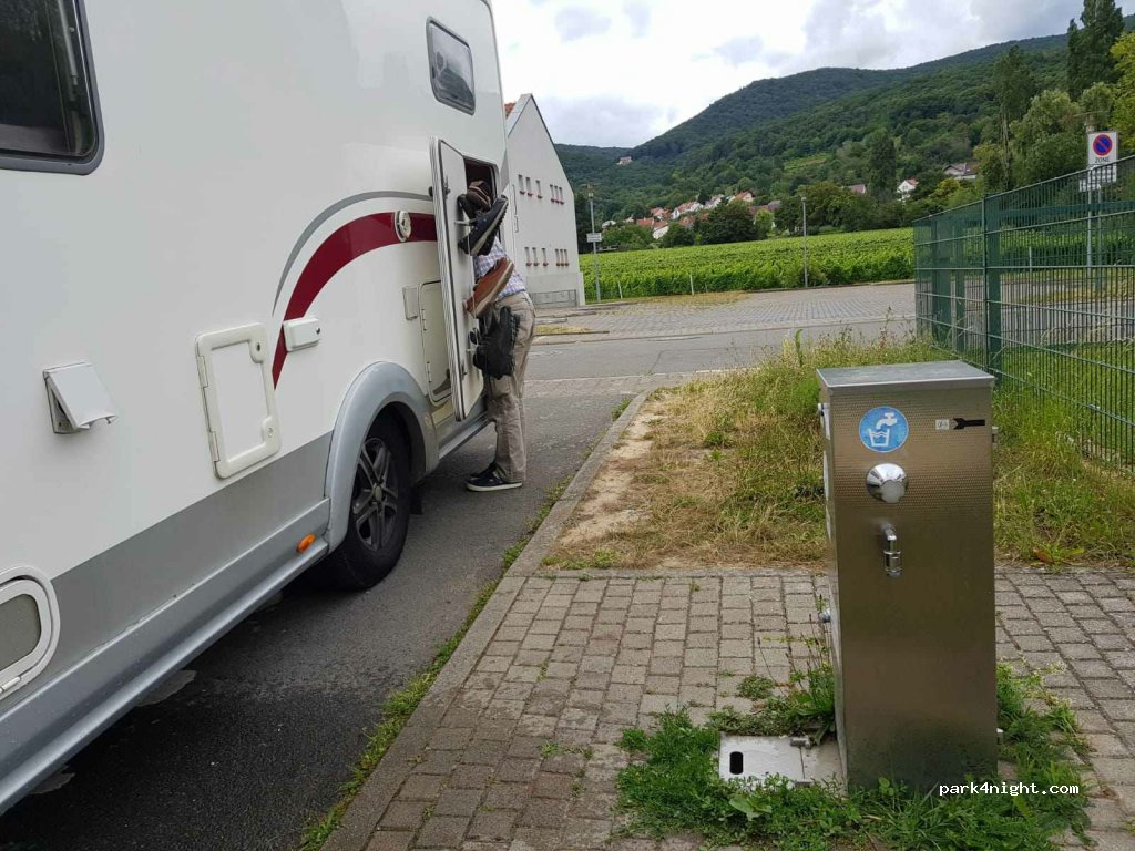 (67434) Neustadt an der Weinstraße - 94 Diedesfelder Weg — foto