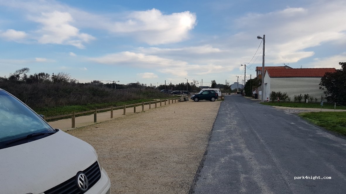 (17440) Aytré - 4 Rue de Roux — foto