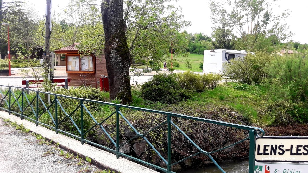 (38270) Lentiol - 11 Place de la Mairie — foto