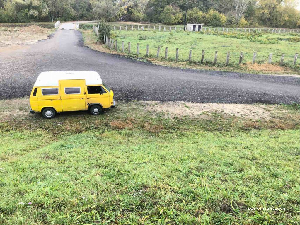 (925 52) Šoporňa - Unnamed Road — foto