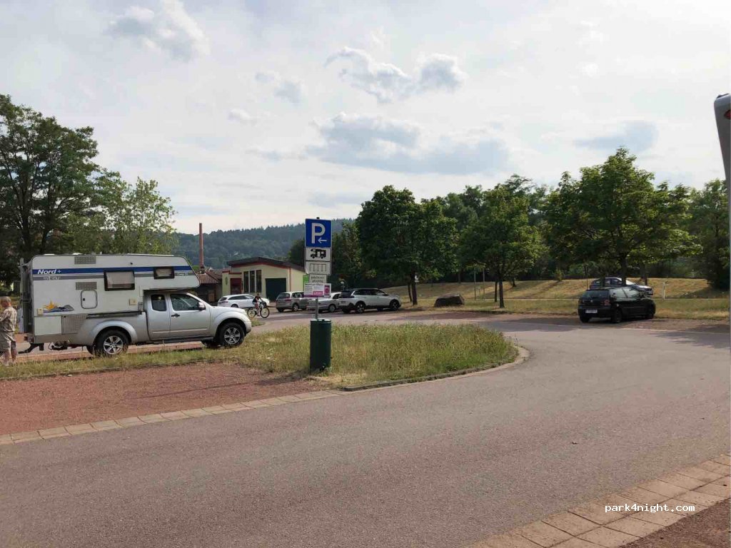 Wohnmobil Stellplatz Mettlacher Abteibräu — foto