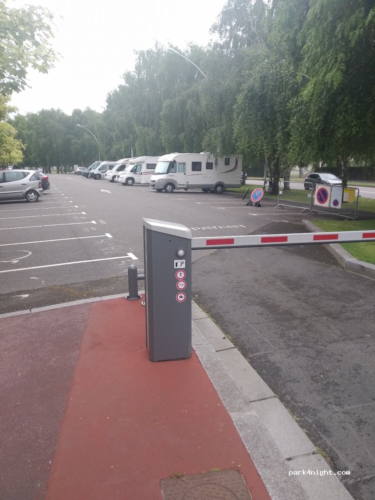 (14800) Deauville - 2 Place Louis Armand — foto