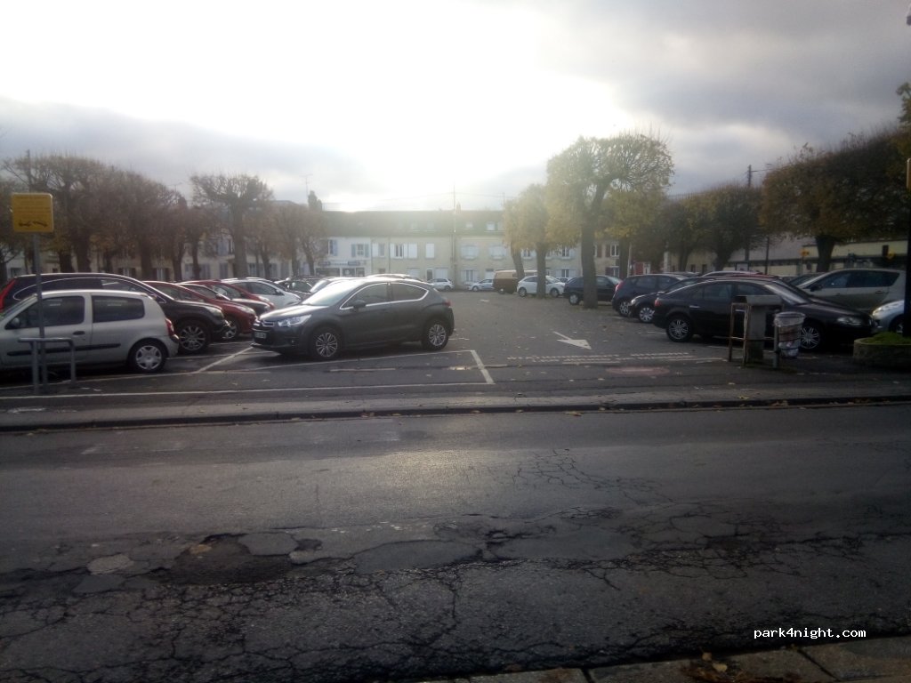 (60230) Chambly - 22 Place Charles de Gaulle — foto