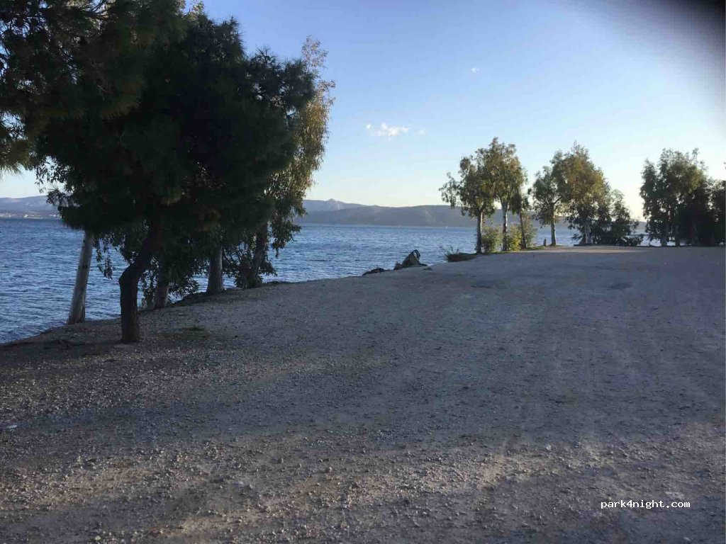 (190 06) Nea Peramos - 81 Palea Ethniki Odos Athinon Korinthou — foto