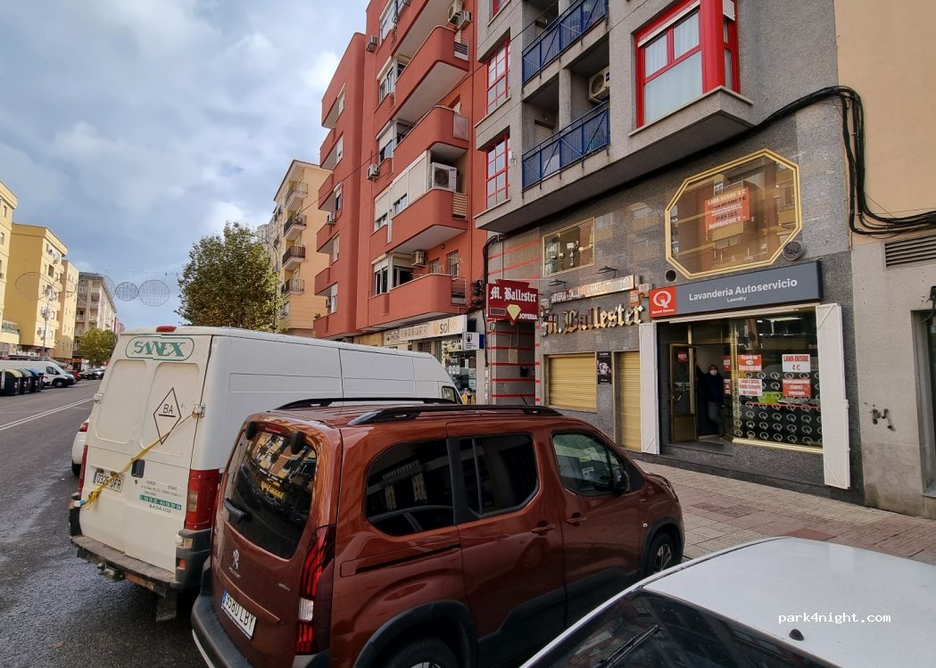(06008) Badajoz - 98 Avenida Ricardo Carapeto Zambrano — foto