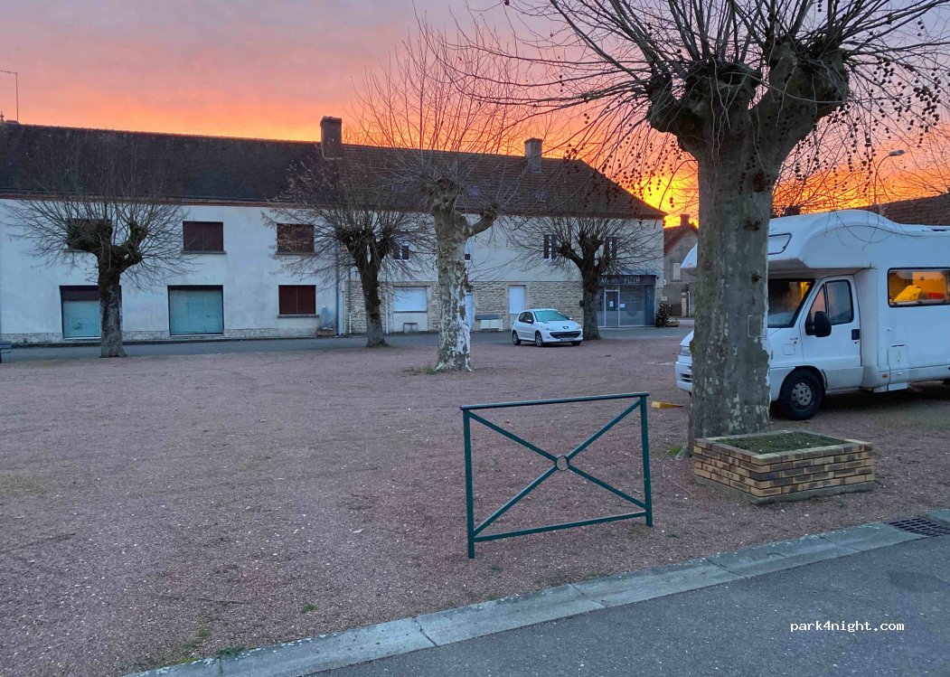 (71440) Lessard-en-Bresse - 3 Place de l'Église — foto