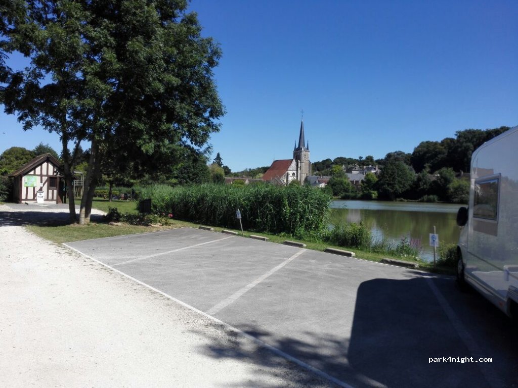 (89220) Saint-Privé, Yonne - Allée Robert Baron et Renée Baron Peyrou — foto
