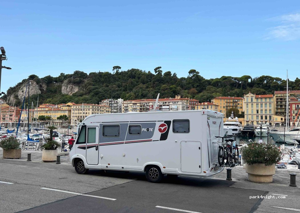 (06300) Nice - 6161 Quai des Docks — foto 2