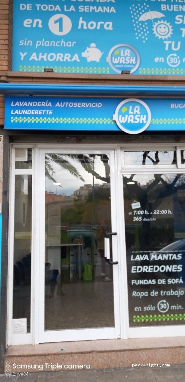 (08901) L'Hospitalet de Llobregat - 245 Avinguda de Josep Tarradellas i Joan — foto