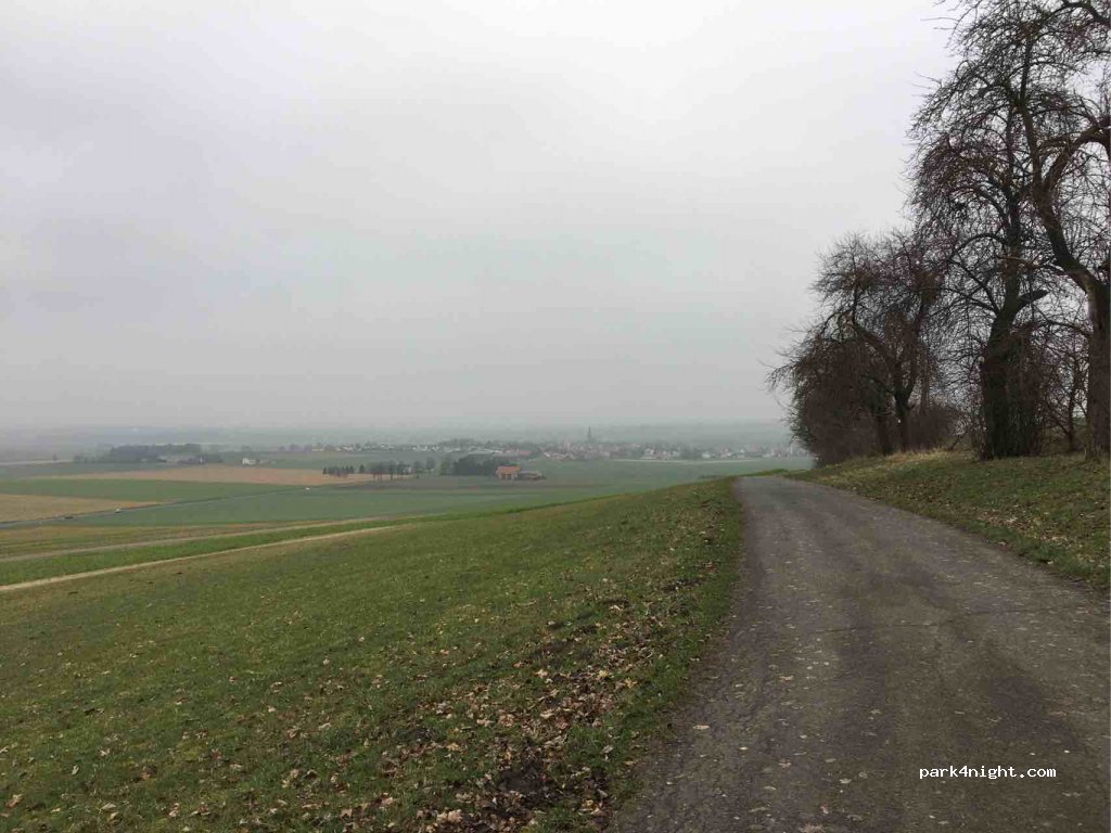 Parkplatz Burg Desenberg — foto 2