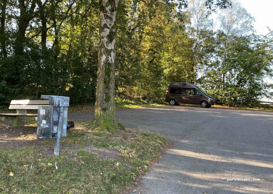 Parkplatz Burg Desenberg — foto 3
