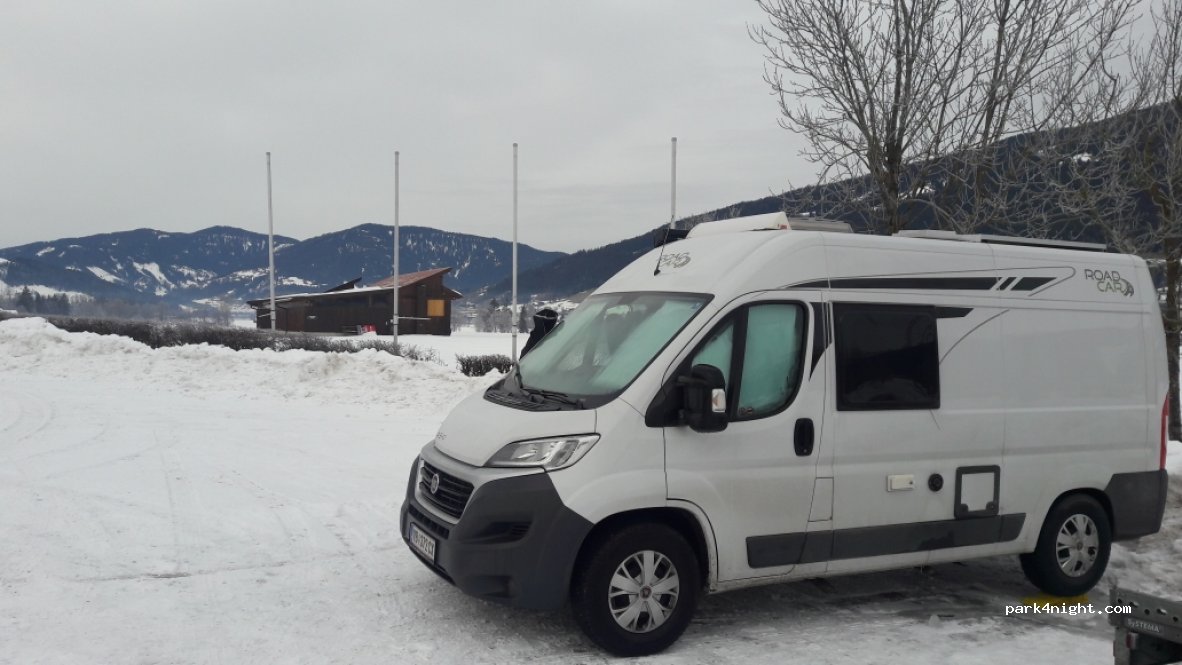 Parkplatz beim Golfclub — foto 2