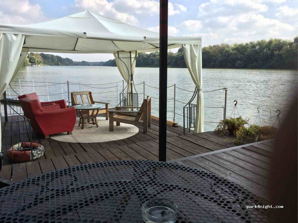 Tisza-beach wild camping — foto