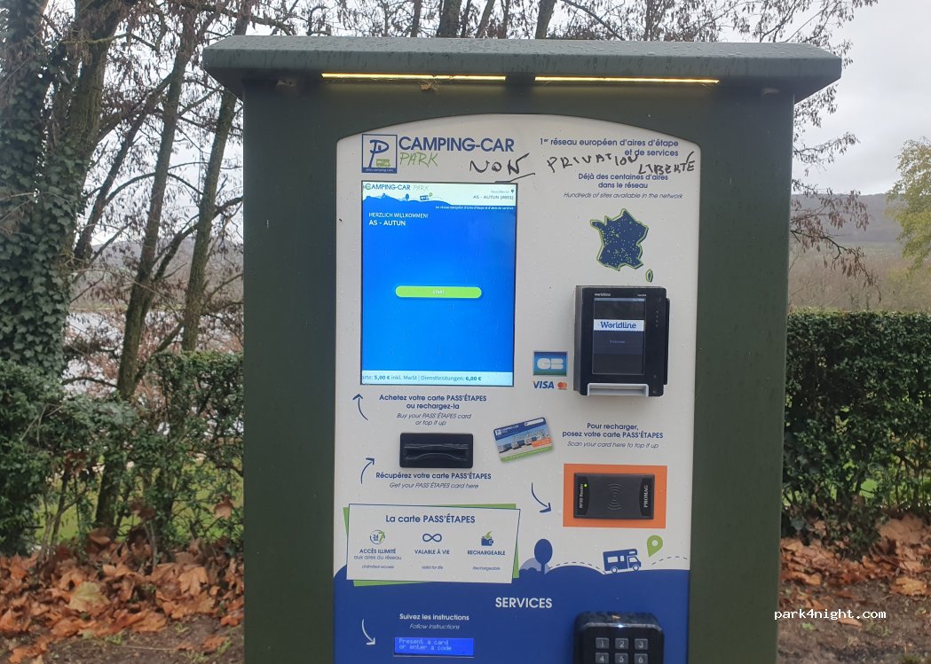 Aire de stationnement camping-car Autun — foto