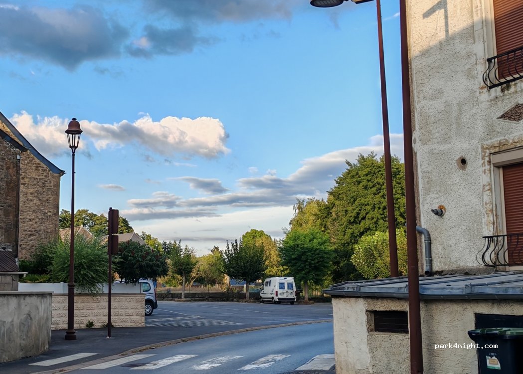(08330) Vrigne-aux-Bois - 6 Place Fusillés de la Résistance — foto