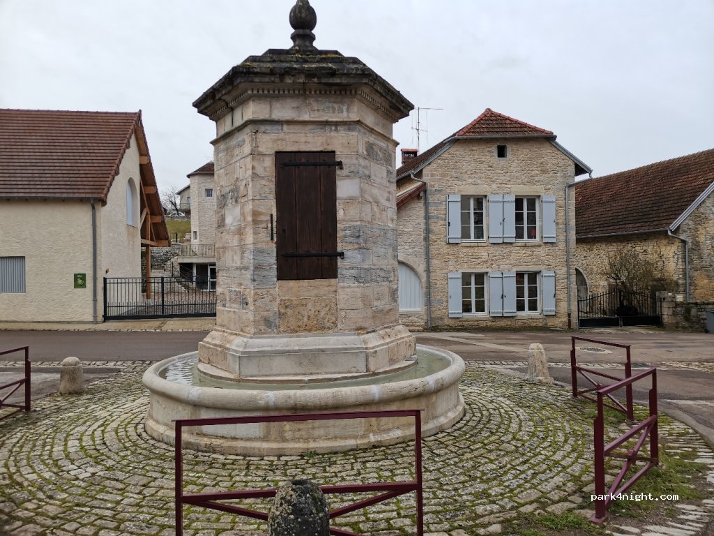 (70190) Fondremand - 4 Place Saint Michel — foto