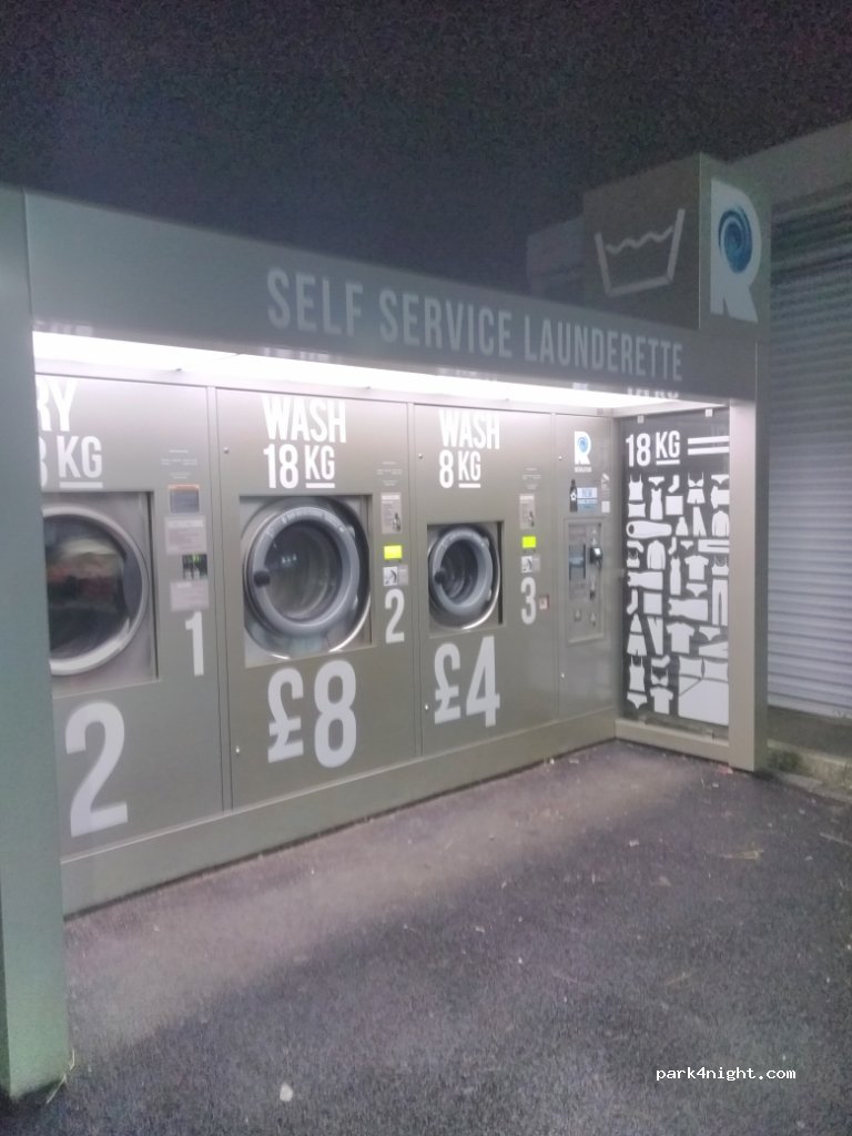 (GL53 8QL) Charlton Kings - 86 East End Road — foto