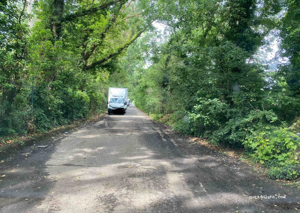 (SL6 0NX) Taplow - 987 Bath Road — foto