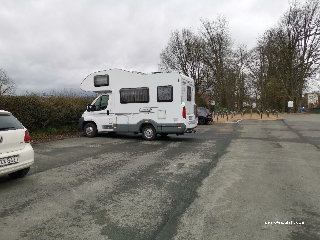 Parkplatz am Eschersheimer Freibad — foto