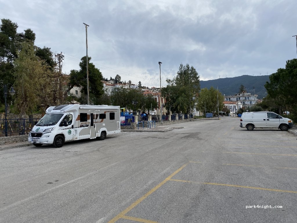(180 20) Poros - 78 Leoforos Papadopoulou — foto