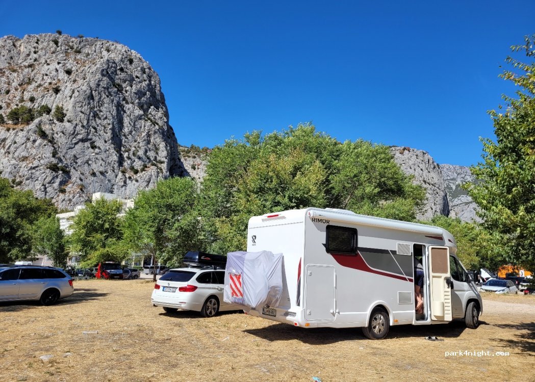 (21310) Omiš - 10 Četvrt Ribnjak — foto 4