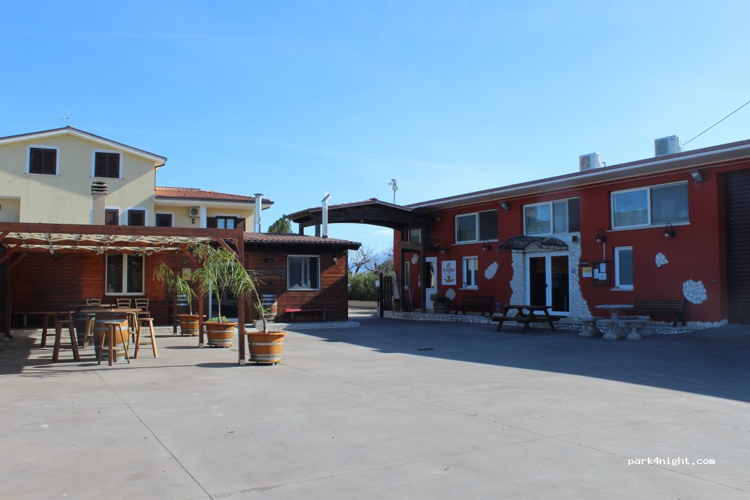 Agri Camping,Birrificio e Agripub Golden Rose di Chiappini Melania - Pianella (Pe) — foto 5