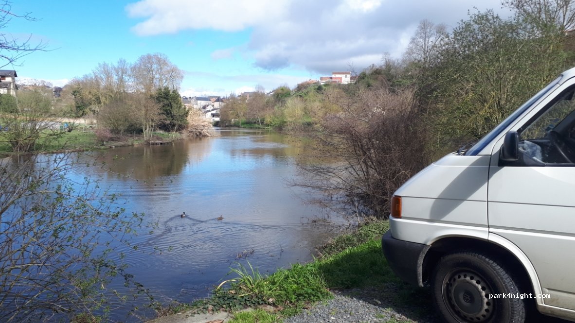 (79100) Saint-Jean-de-Thouars - Chemin e la Rivière — foto