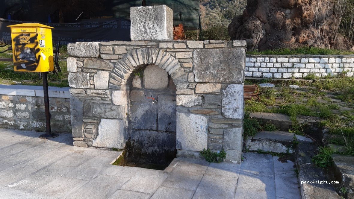 (640 04) Limenas Thassos - 18 Miaouli — foto