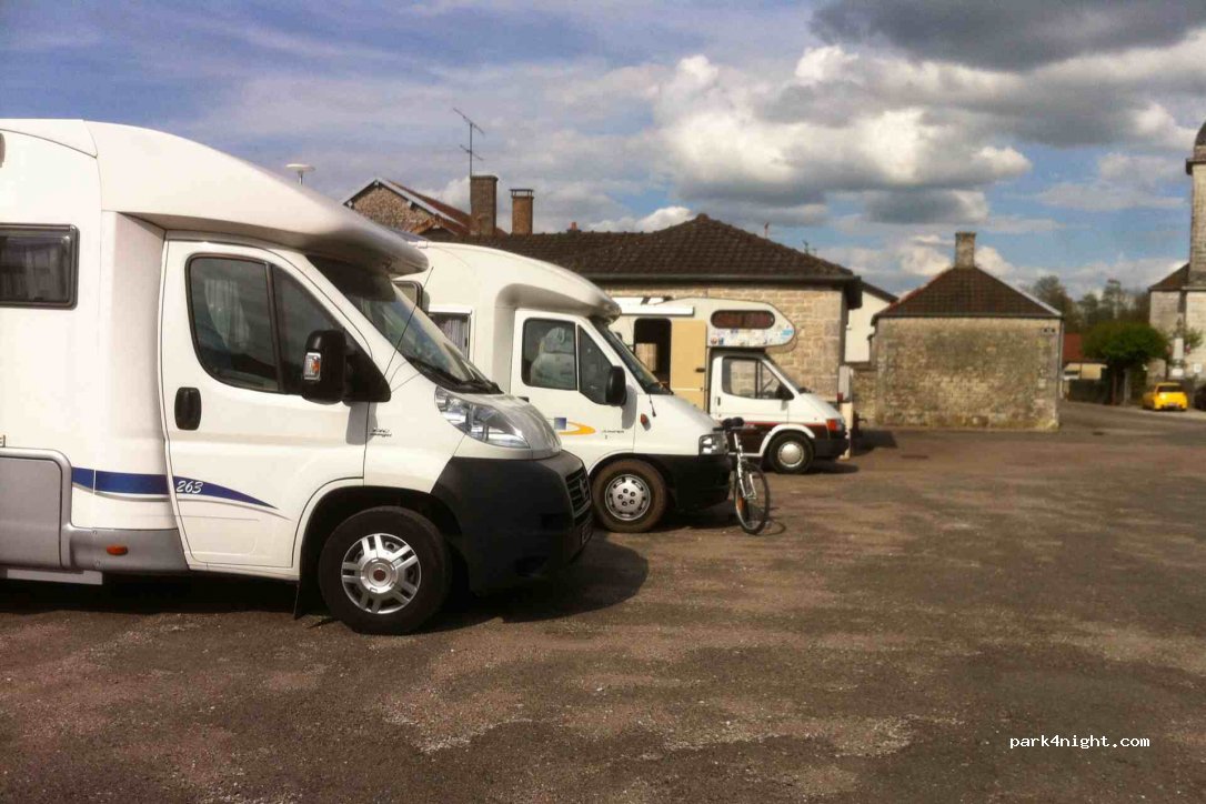 (52330) Juzennecourt - 3 Place de la Mairie — foto