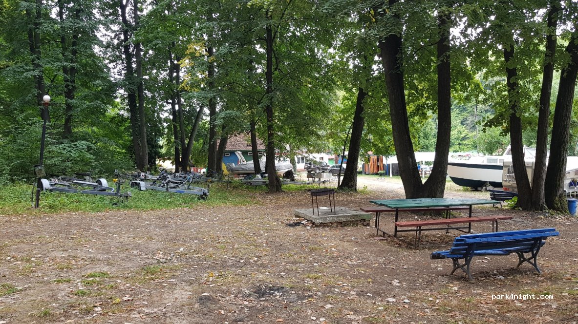 () Snagov - Unnamed Road — foto