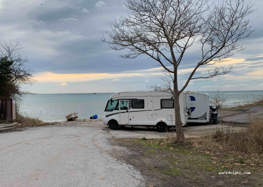 (600 66) Methoni - Unnamed Road — foto