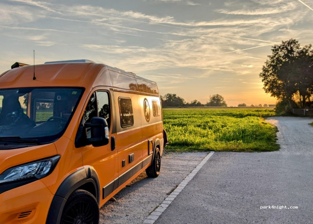 Wohnmobilstellplatz an der Feldkirche in Winhöring — foto 3