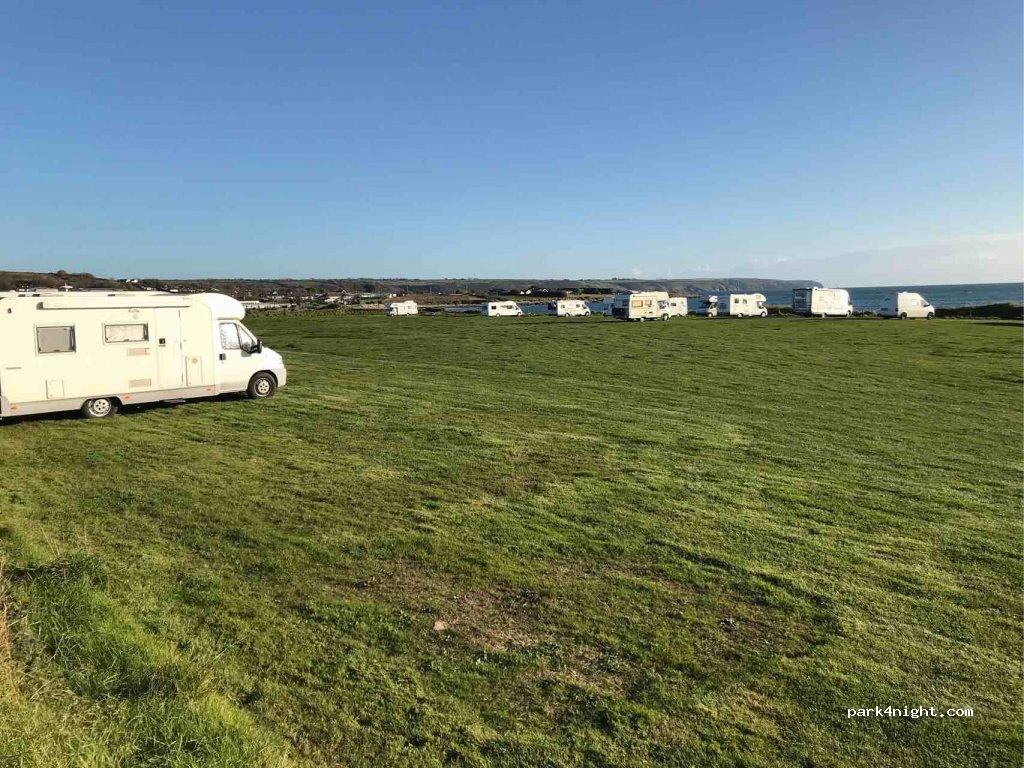 Ardmore Motorhome Park | Dick's Field — foto