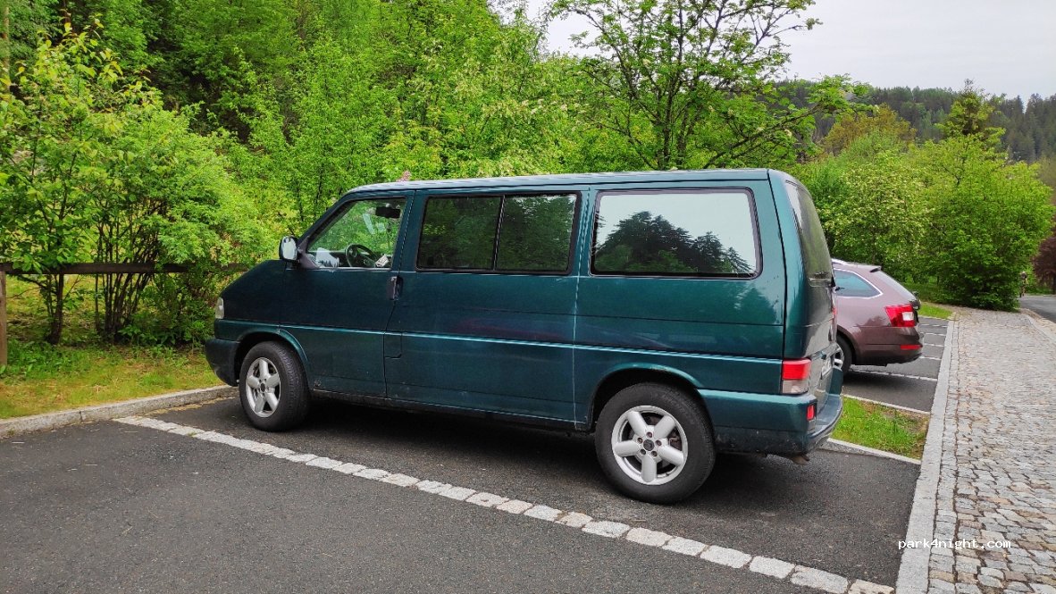 Parkplatz am Wasserfall — foto