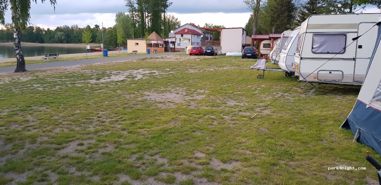 Relaks. Ośrodek wypoczynkowy, noclegi, pokoje gościnne nad jeziorem — foto