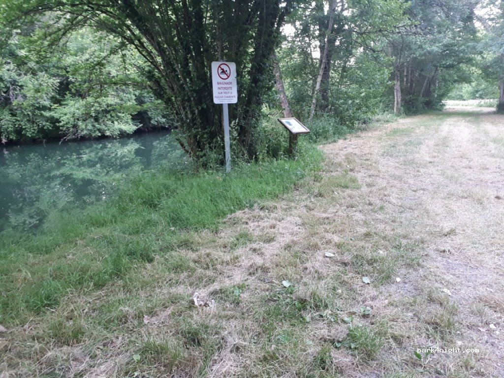 (86400) Saint-Saviol - Roche — foto