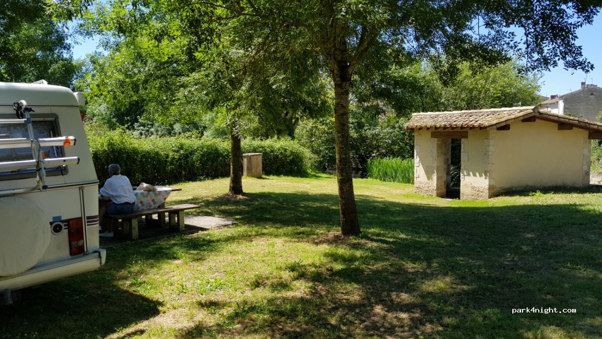 (79170) Secondigné-sur-Belle - 26 D103 — foto