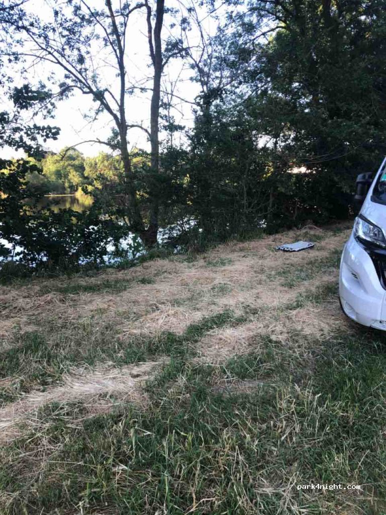 (37500) Chinon - D751 — foto 2