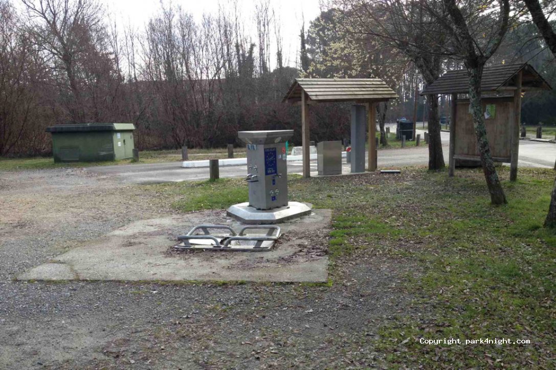 (40160) Parentis-en-Born - 68-74 Route des campings — foto