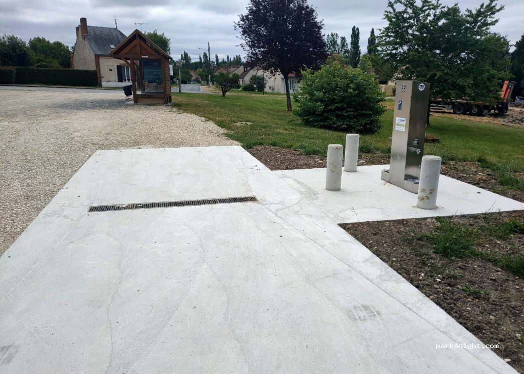 Aire de camping-car Montrieux-en-Sologne — foto