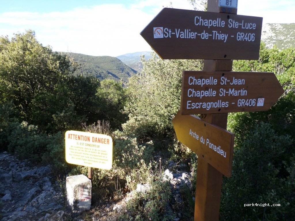 (06460) Saint-Vallier-de-Thiey - Unnamed Road — foto